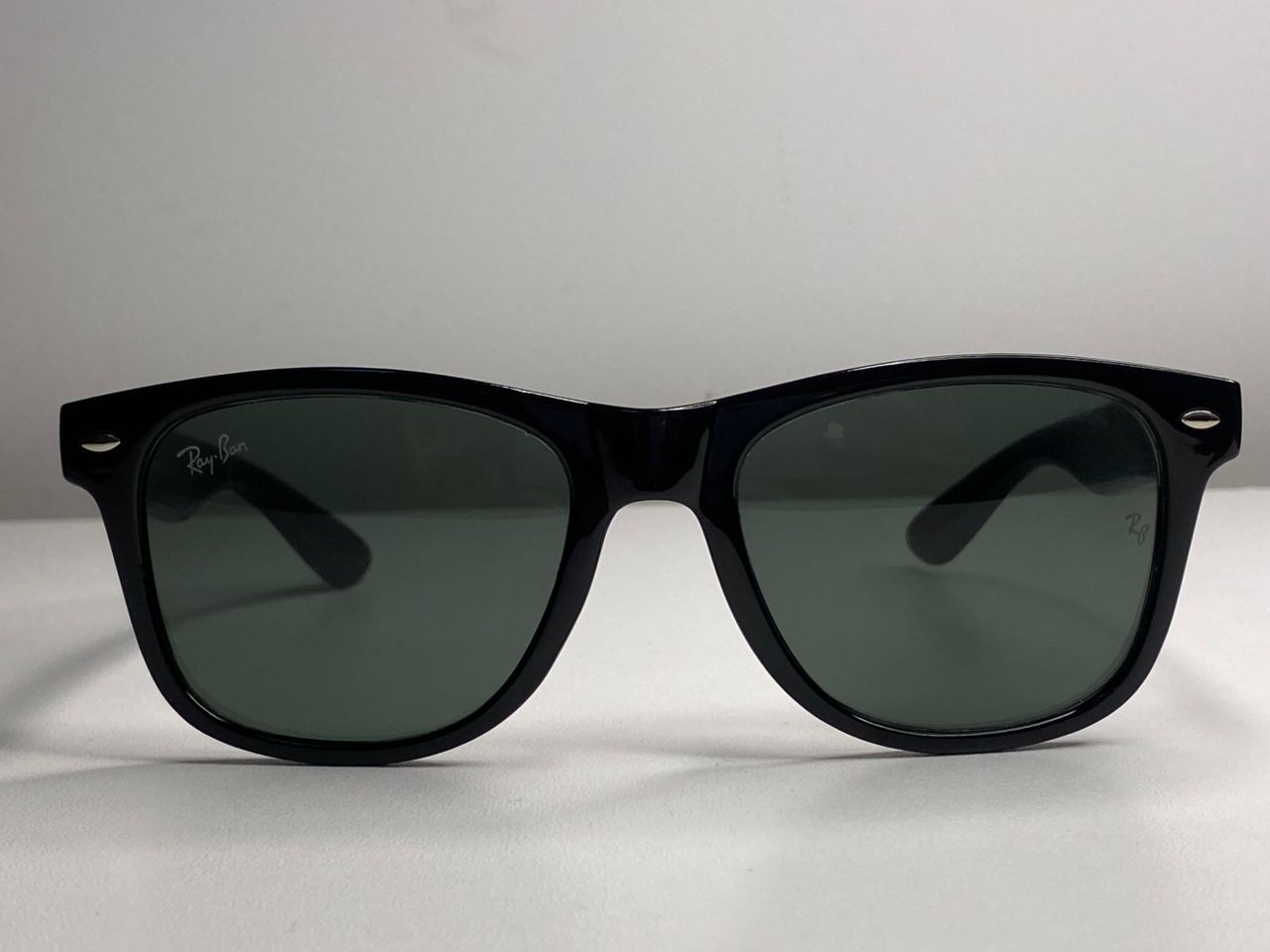 Lunettes de soleil Ray-Ban "Iconic Wayfarer"