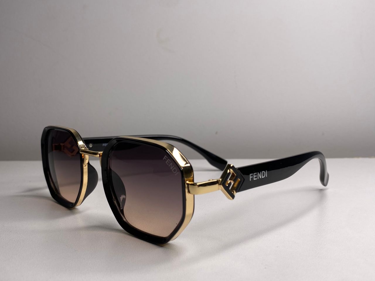 Lunettes de soleil Fendi "Roma Geometry"