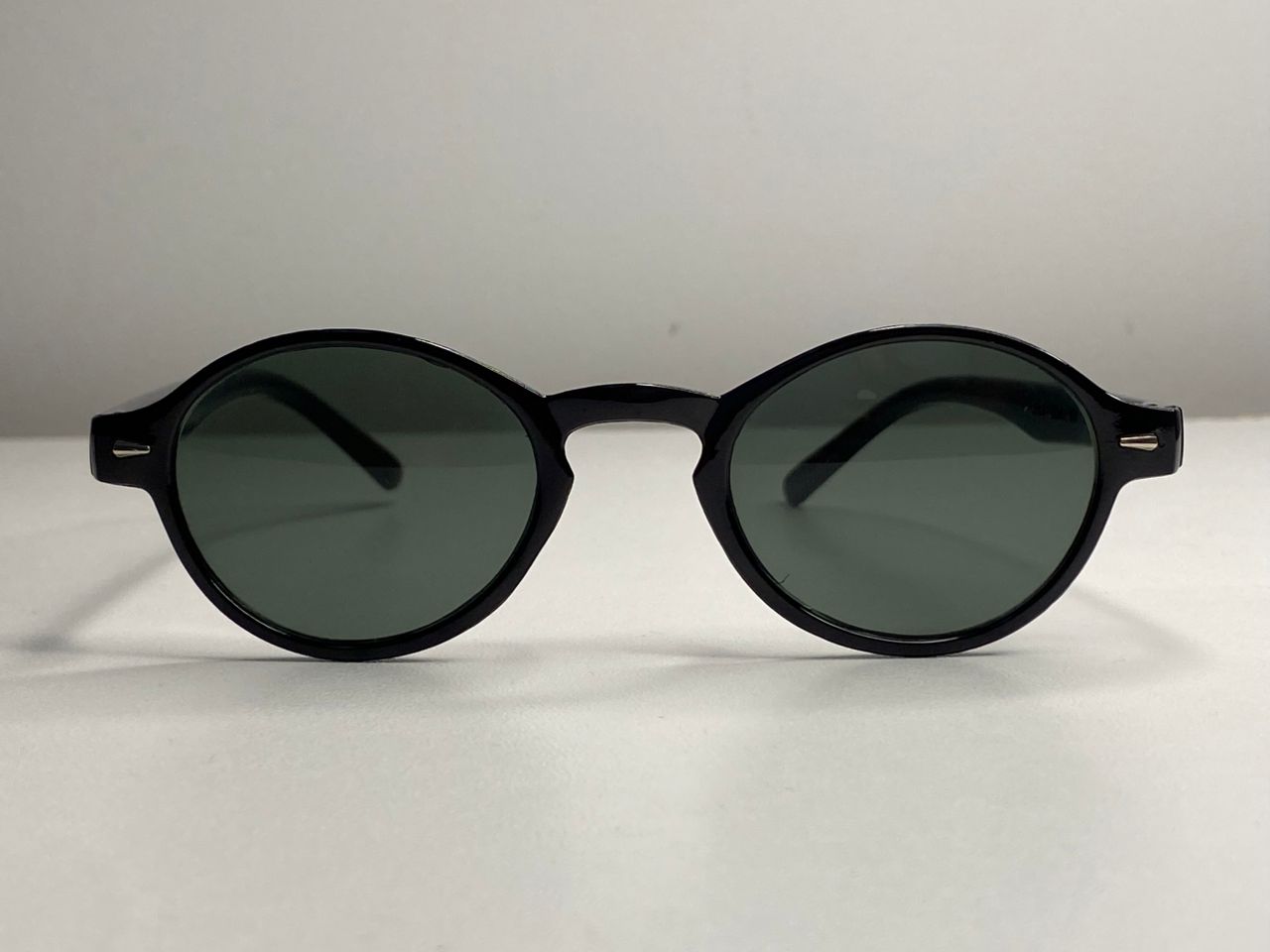Lunettes de soleil mixtes "Noir Élégance"